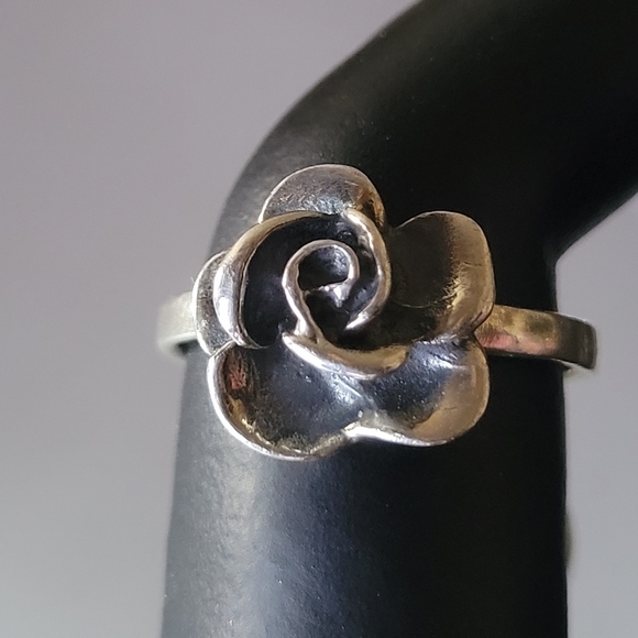Solid 925 Silver Rose Ring - Picture 1 of 3